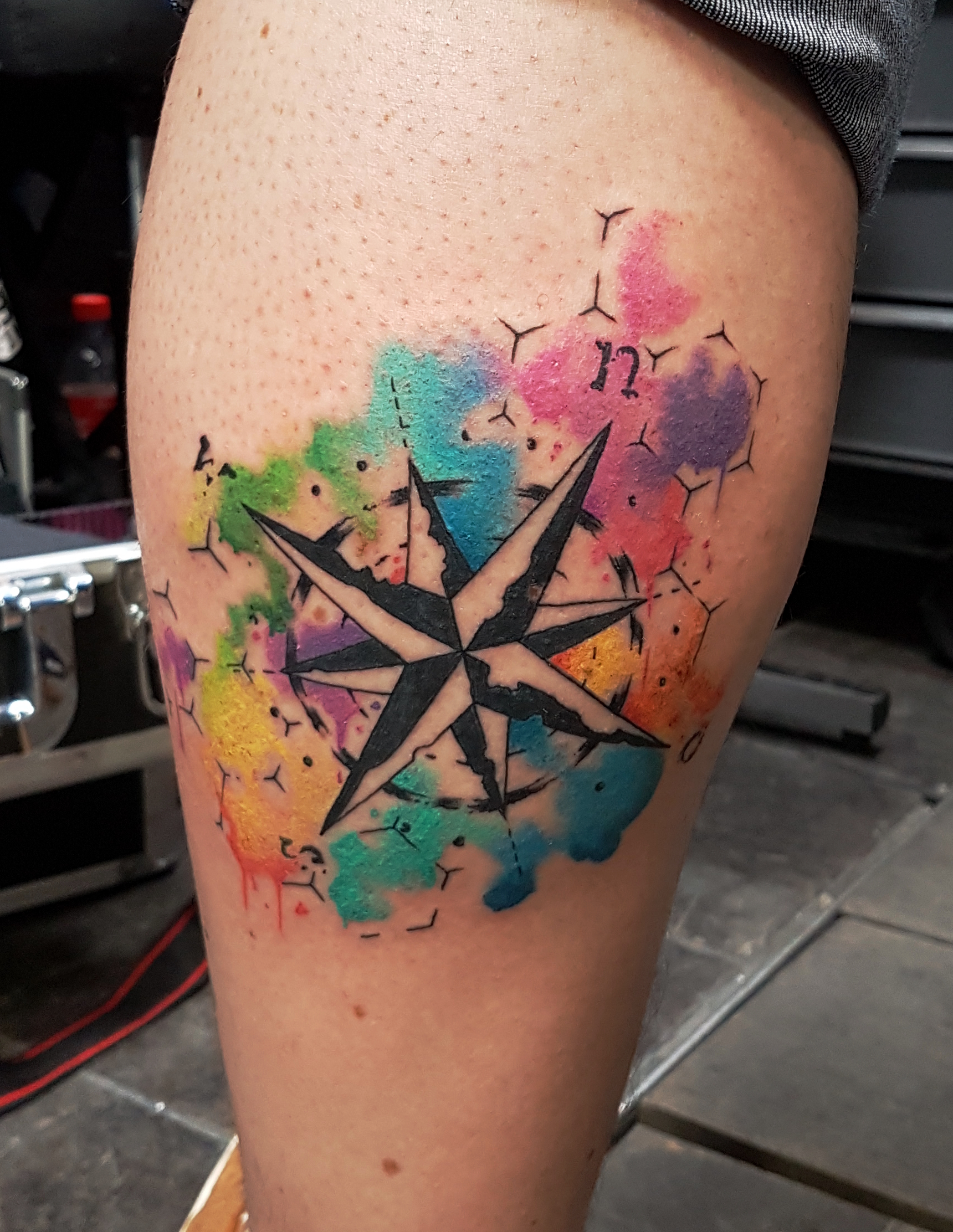 Abstrakter Kompass Watercolor Tattoo Aquarell Kompasstattoo